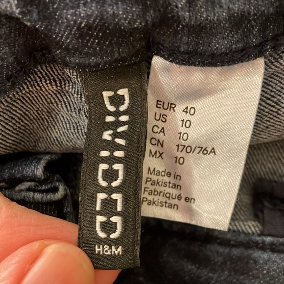 Size 10 stretch denim jean shorts - Picture 3 of 4